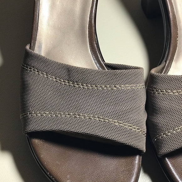 Sturat Weitzman heel shoe - Picture 10 of 12